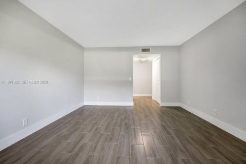 Copropriété à vendre à Weston, Floride: 2 chambres, 113.34 m2 № 2036596 - photo 14