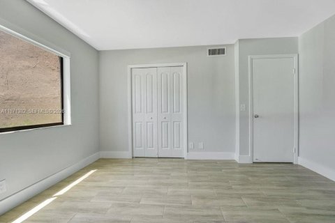 Copropriété à vendre à Weston, Floride: 2 chambres, 113.34 m2 № 2036596 - photo 11