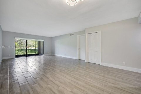 Copropriété à vendre à Weston, Floride: 2 chambres, 113.34 m2 № 2036596 - photo 15