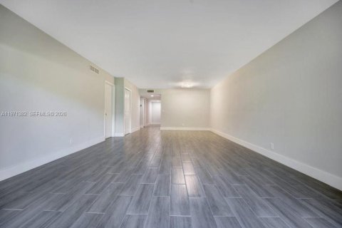 Copropriété à vendre à Weston, Floride: 2 chambres, 113.34 m2 № 2036596 - photo 3