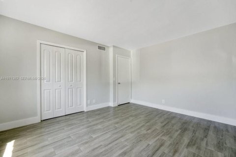 Copropriété à vendre à Weston, Floride: 2 chambres, 113.34 m2 № 2036596 - photo 13