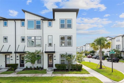 Adosado en alquiler en Orlando, Florida, 3 dormitorios, 201.32 m2 № 1918664 - foto 1