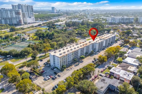 Condominio en venta en North Miami Beach, Florida, 1 dormitorio, 66.89 m2 № 2168436 - foto 23