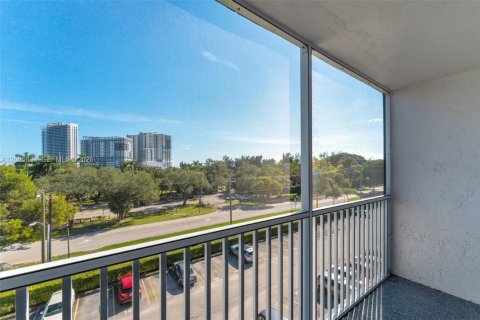 Condominio en venta en North Miami Beach, Florida, 1 dormitorio, 66.89 m2 № 2168436 - foto 21