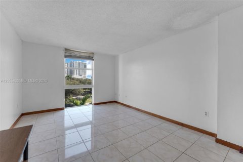 Condominio en venta en North Miami Beach, Florida, 1 dormitorio, 66.89 m2 № 2168436 - foto 15