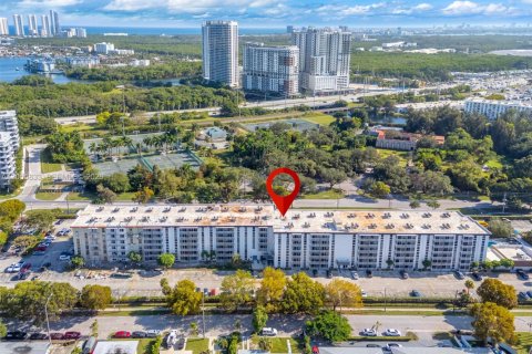 Condominio en venta en North Miami Beach, Florida, 1 dormitorio, 66.89 m2 № 2168436 - foto 24