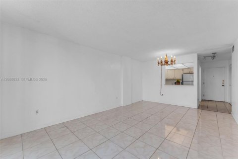 Condominio en venta en North Miami Beach, Florida, 1 dormitorio, 66.89 m2 № 2168436 - foto 9