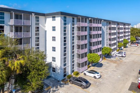 Condominio en venta en North Miami Beach, Florida, 1 dormitorio, 66.89 m2 № 2168436 - foto 5