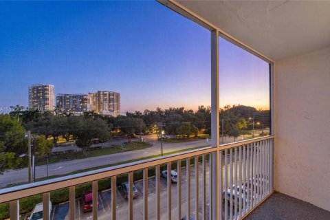 Condominio en venta en North Miami Beach, Florida, 1 dormitorio, 66.89 m2 № 2168436 - foto 20