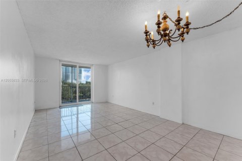 Condominio en venta en North Miami Beach, Florida, 1 dormitorio, 66.89 m2 № 2168436 - foto 8
