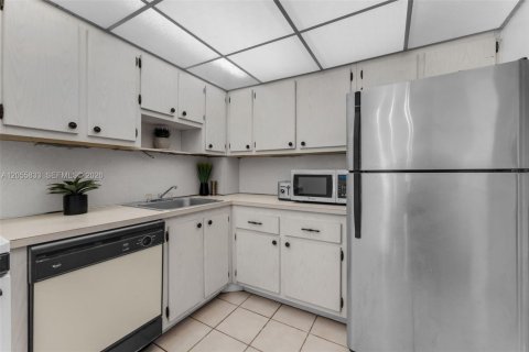 Condominio en venta en North Miami Beach, Florida, 1 dormitorio, 66.89 m2 № 2168436 - foto 12