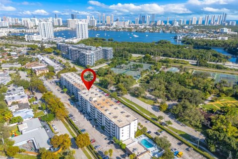 Condominio en venta en North Miami Beach, Florida, 1 dormitorio, 66.89 m2 № 2168436 - foto 25