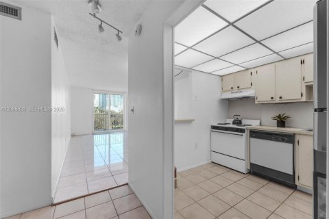 Condominio en venta en North Miami Beach, Florida, 1 dormitorio, 66.89 m2 № 2168436 - foto 7