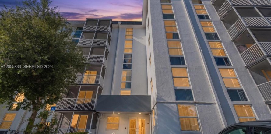Condominio en North Miami Beach, Florida, 1 dormitorio  № 2168436
