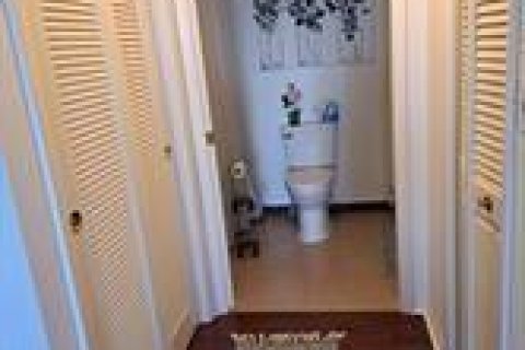 Condo in Hollywood, Florida, 2 bedrooms  № 2081656 - photo 18