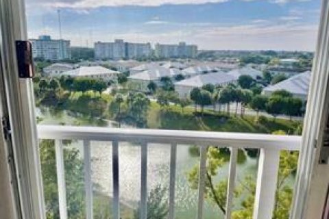 Condo in Hollywood, Florida, 2 bedrooms  № 2081656 - photo 2