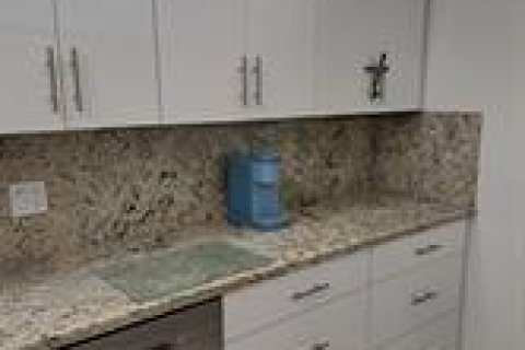 Condo in Hollywood, Florida, 2 bedrooms  № 2081656 - photo 7
