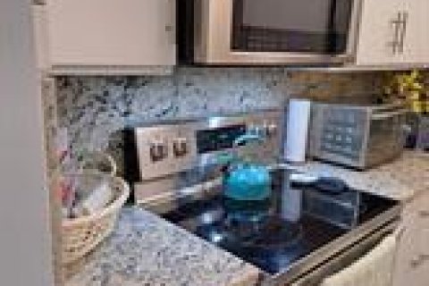 Condo in Hollywood, Florida, 2 bedrooms  № 2081656 - photo 10