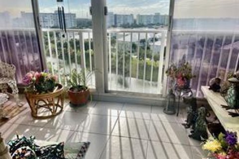 Condo in Hollywood, Florida, 2 bedrooms  № 2081656 - photo 5