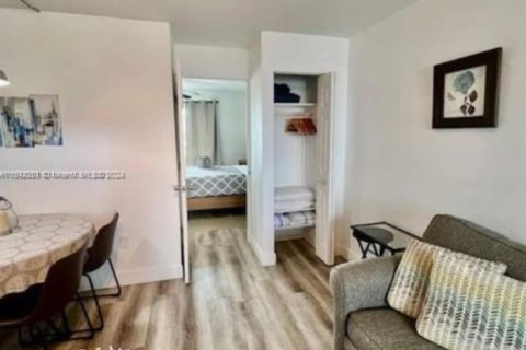 Condominio en alquiler en North Bay Village, Florida, 1 dormitorio, 60.57 m2 № 1962467 - foto 11