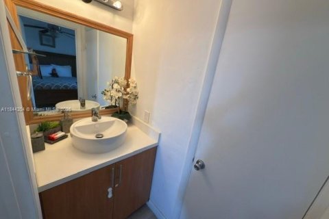 Condominio en alquiler en North Bay Village, Florida, 1 dormitorio, 60.57 m2 № 1962467 - foto 25