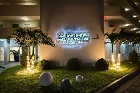 Condominio en alquiler en North Bay Village, Florida, 1 dormitorio, 60.57 m2 № 1962467 - foto 4