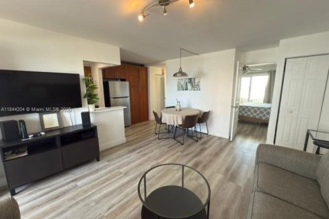 Condominio en alquiler en North Bay Village, Florida, 1 dormitorio, 60.57 m2 № 1962467 - foto 7