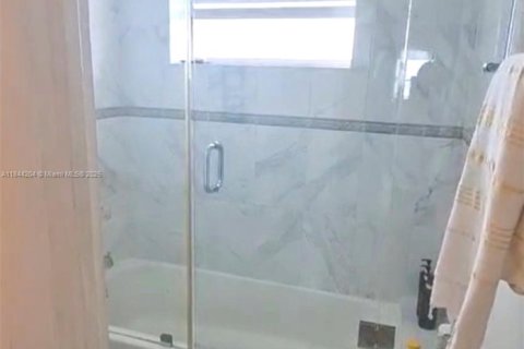 Condominio en alquiler en North Bay Village, Florida, 1 dormitorio, 60.57 m2 № 1962467 - foto 28