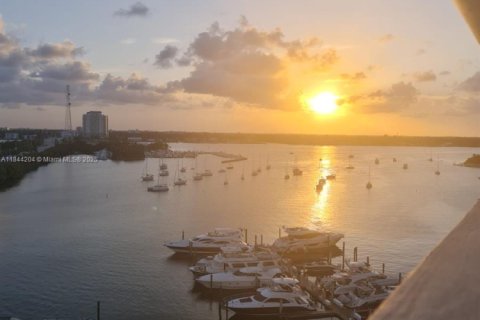 Condominio en alquiler en North Bay Village, Florida, 1 dormitorio, 60.57 m2 № 1962467 - foto 1