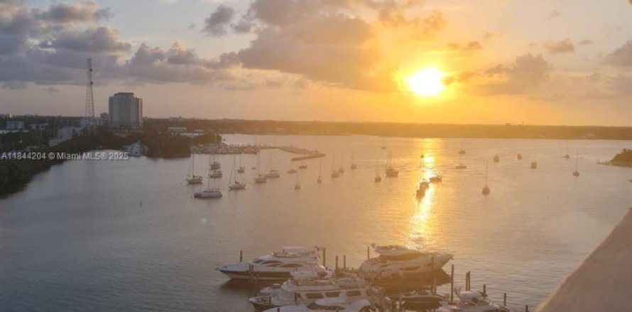 Condominio en North Bay Village, Florida, 1 dormitorio № 1962467