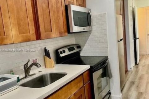 Condominio en alquiler en North Bay Village, Florida, 1 dormitorio, 60.57 m2 № 1962467 - foto 13