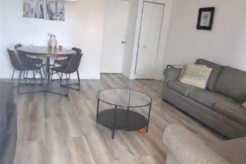 Condominio en alquiler en North Bay Village, Florida, 1 dormitorio, 60.57 m2 № 1962467 - foto 5