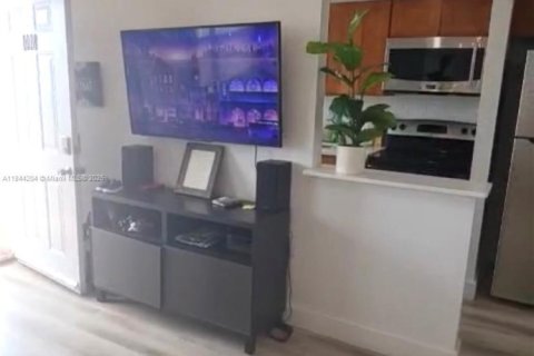 Condominio en alquiler en North Bay Village, Florida, 1 dormitorio, 60.57 m2 № 1962467 - foto 10