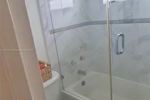 Condominio en alquiler en North Bay Village, Florida, 1 dormitorio, 60.57 m2 № 1962467 - foto 29