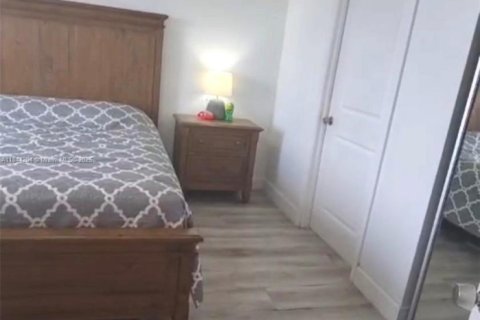 Condominio en alquiler en North Bay Village, Florida, 1 dormitorio, 60.57 m2 № 1962467 - foto 24