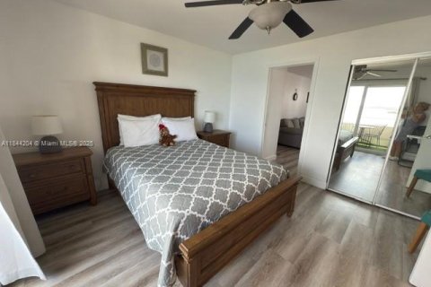 Condominio en alquiler en North Bay Village, Florida, 1 dormitorio, 60.57 m2 № 1962467 - foto 22