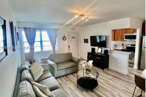 Condominio en alquiler en North Bay Village, Florida, 1 dormitorio, 60.57 m2 № 1962467 - foto 9