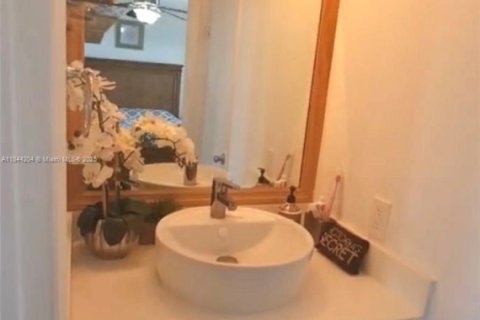 Condominio en alquiler en North Bay Village, Florida, 1 dormitorio, 60.57 m2 № 1962467 - foto 26