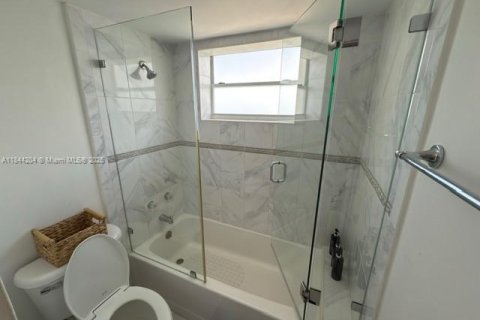 Condominio en alquiler en North Bay Village, Florida, 1 dormitorio, 60.57 m2 № 1962467 - foto 27