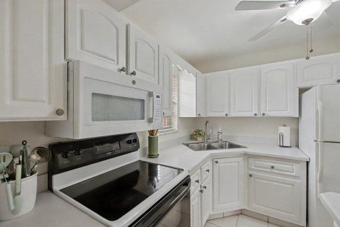 Condo in Stuart, Florida, 1 bedroom  № 2189483 - photo 4