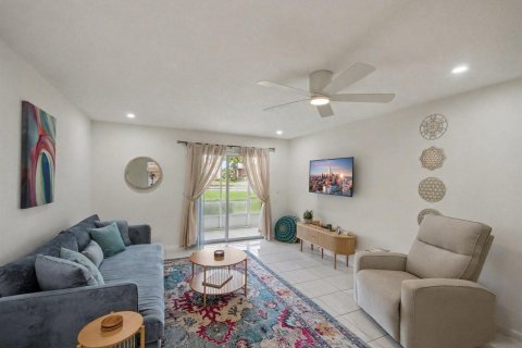 Condo in Stuart, Florida, 1 bedroom  № 2189483 - photo 8