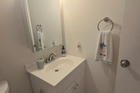 Condo in Stuart, Florida, 1 bedroom  № 2189483 - photo 13