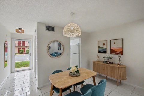 Condo in Stuart, Florida, 1 bedroom  № 2189483 - photo 7