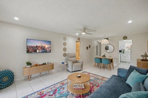Condo in Stuart, Florida, 1 bedroom  № 2189483 - photo 9
