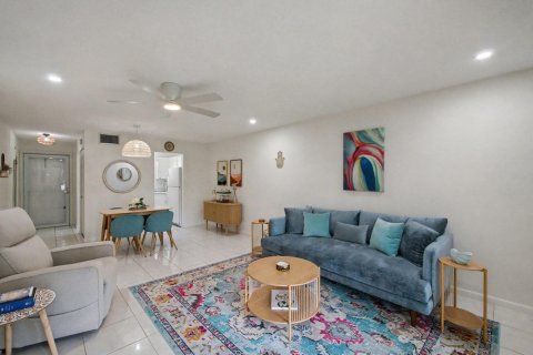 Condo in Stuart, Florida, 1 bedroom  № 2189483 - photo 6