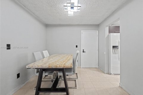 House in Miami, Florida 3 bedrooms, 122.91 sq.m. № 2030348 - photo 5