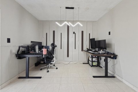 House in Miami, Florida 3 bedrooms, 122.91 sq.m. № 2030348 - photo 12