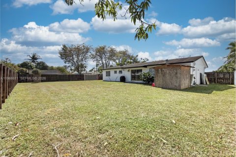 House in Miami, Florida 3 bedrooms, 122.91 sq.m. № 2030348 - photo 17