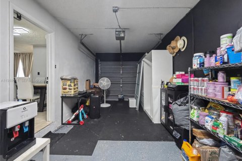 House in Miami, Florida 3 bedrooms, 122.91 sq.m. № 2030348 - photo 22