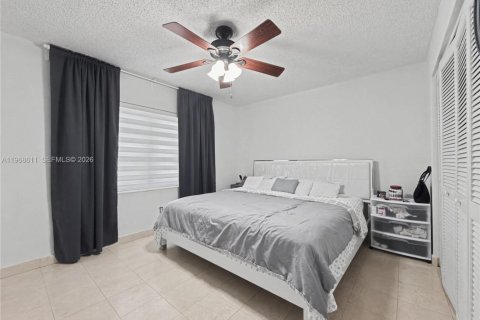 House in Miami, Florida 3 bedrooms, 122.91 sq.m. № 2030348 - photo 15